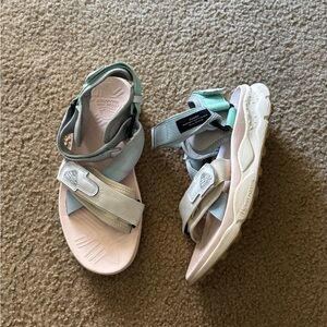 Flower Mountain Nazca Sandals Pastel Multicolor Womens Size 8 / 39
